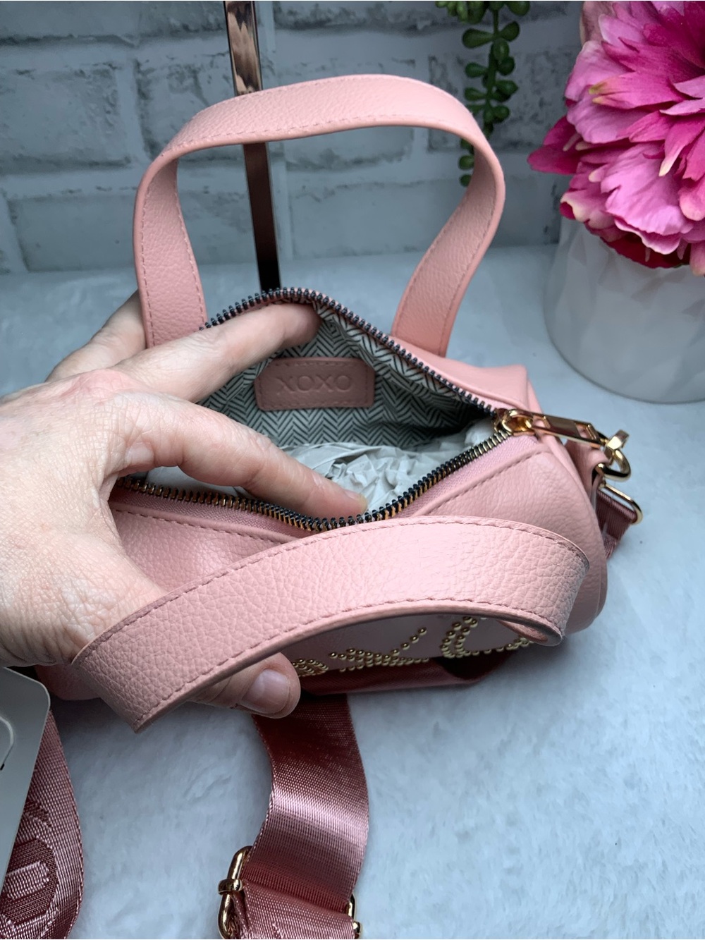 XOXO Blush Pink Mini Barrel Bag with Gold Stud Logo - Picture 4 of 4
